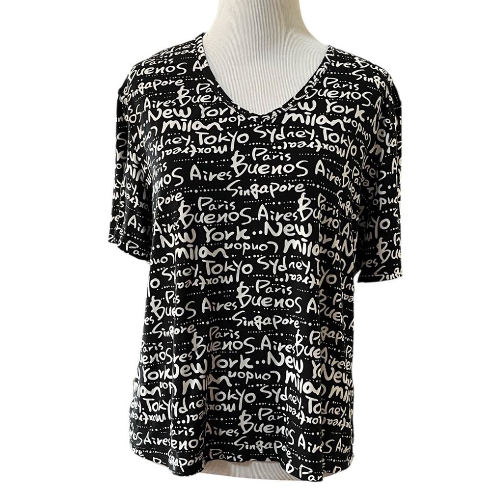 NYGARD COLLECTION V NECK SHORT SLEEVE TOP PRINT OF WORLD CITIES BLK PLUS SIZE 0X